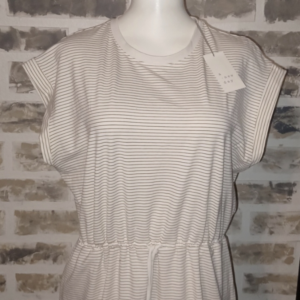 A new day stripped t-shirt Dress🌴 - Picture 2 of 11